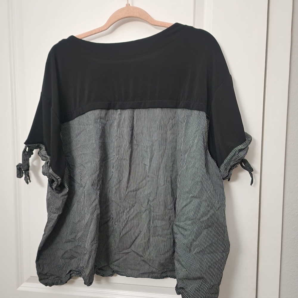 5/$30 Ava & Viv Black W/pinstripe Top - Picture 3 of 4